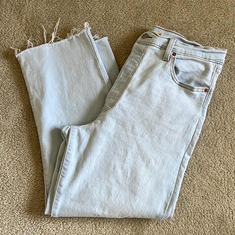 Levi’s Ribcage Straight Ankle High Waisted and Stretchy / Size 32